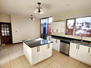 Luxurious 3 Bedroom House for Sale in Zona 15, Guatemala City - Image 9