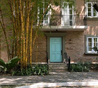 Venta de apartamento amplio amueblado y equipado en Via 7, zona 10
