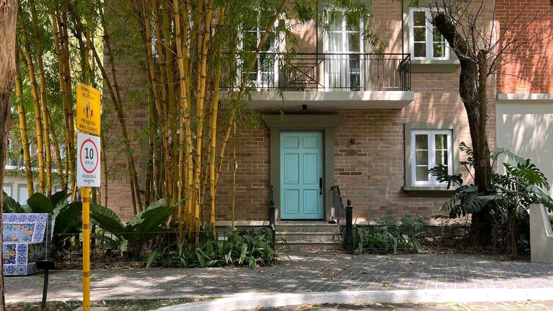 Venta de apartamento amplio amueblado y equipado en Via 7, zona 10