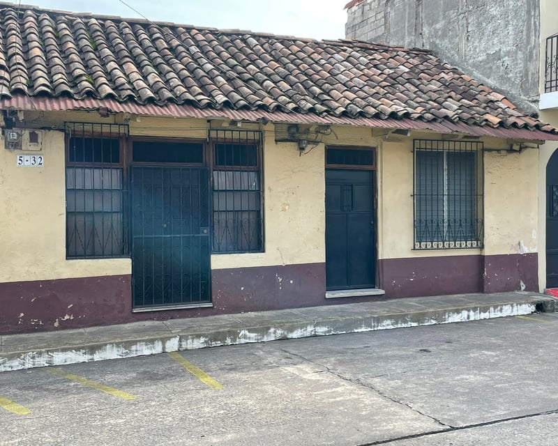 Residencia y local comercial, en venta Retalhuleu