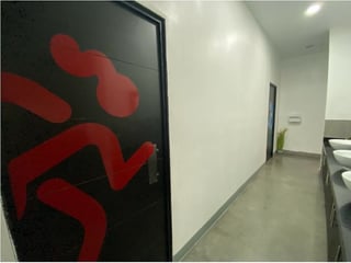 Edificio de oficinas con amplio parqueo en alquiler zona 9 - 5