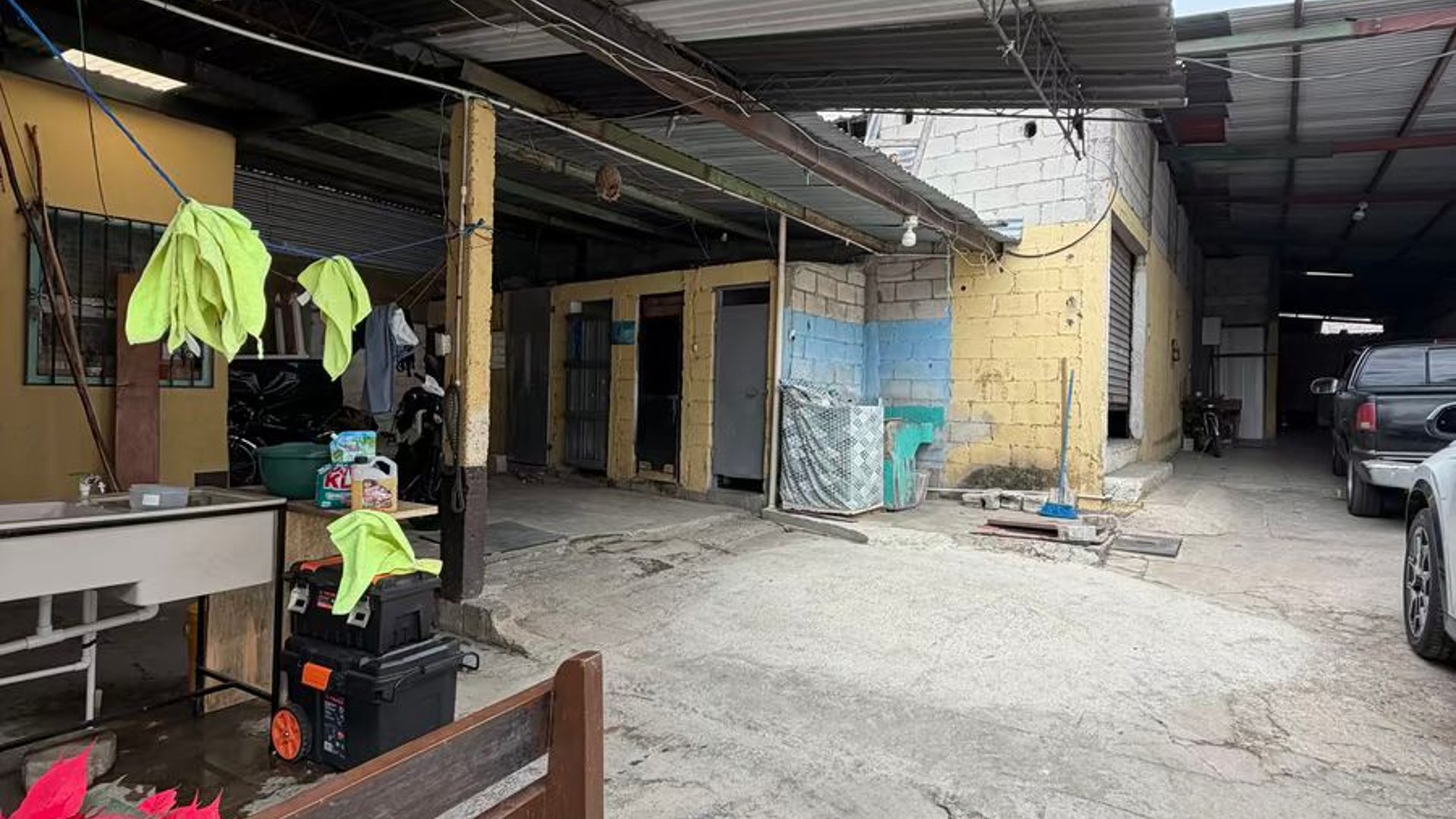 Terreno con bodega en venta – San Miguel Petapa - Miniatura 2