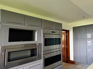 CASA EN VENTA EN KM 8.5 CARRETERA A EL SALVADOR, LUJOSA Y MODERNA - Image 2