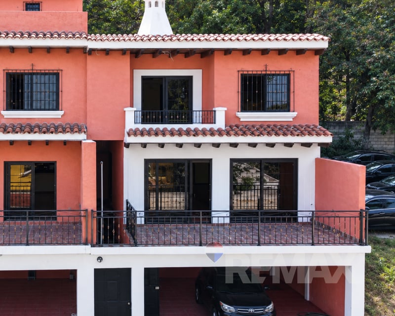 Casa colonial Nueva en Venta de 3 Habitaciones | Lo de Coy, Mixco