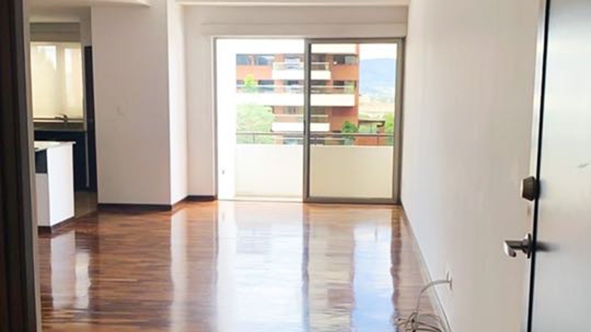 Apartamento en Renta  Zona 14 Torre Quattro - Miniatura 2
