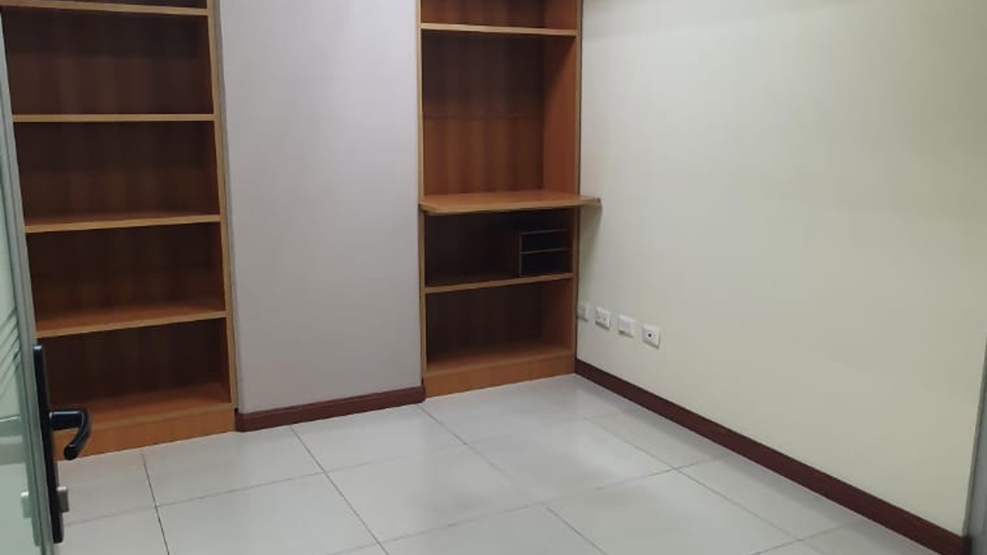 EN RENTA AMPLIA OFICINA 205 MTS ZONA 10 REFORMA 10 - Miniatura 10