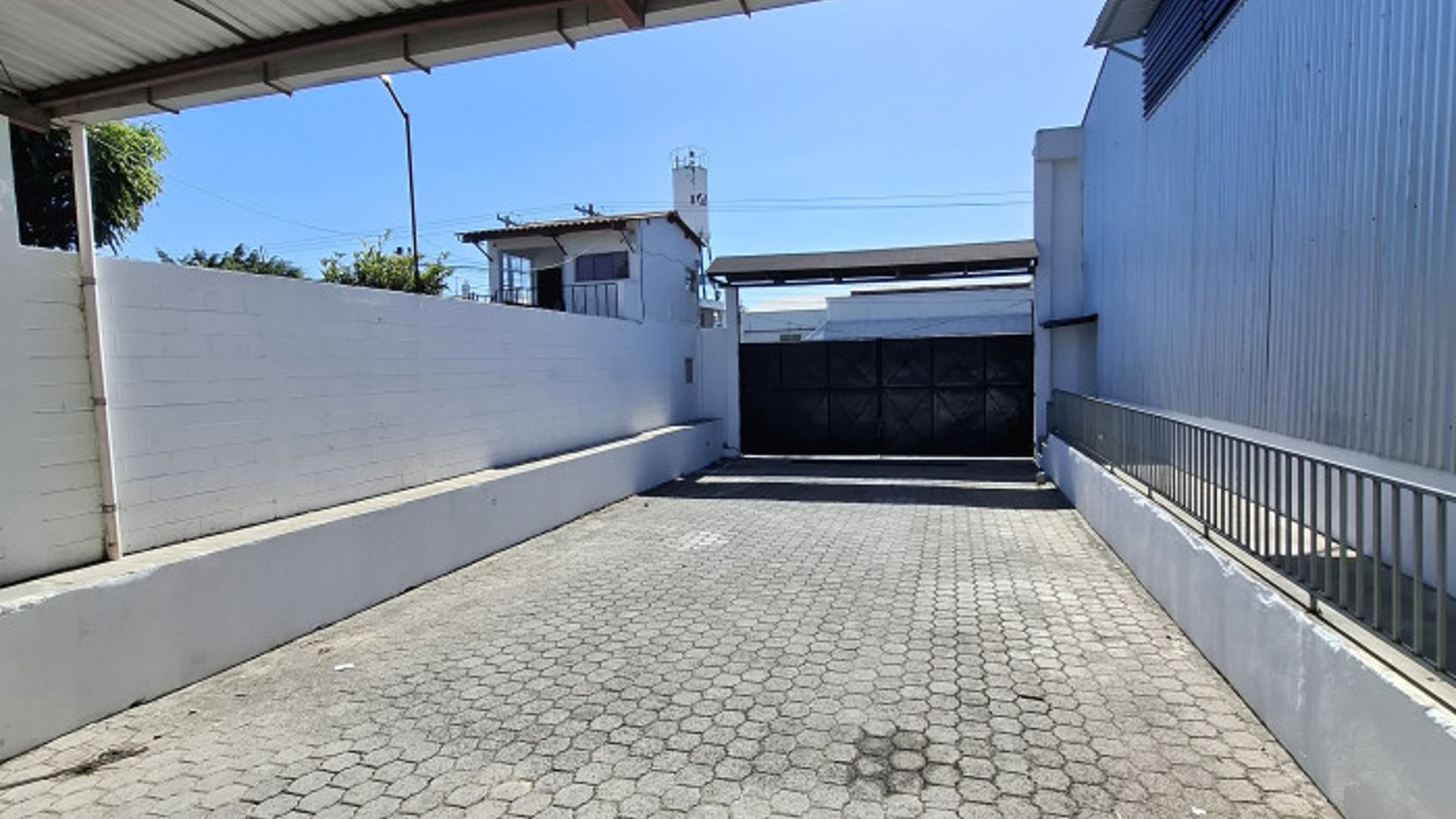 ALQUILER DE OFIBODEGA EN SAN MIGUEL PETAPA . - Miniatura 6