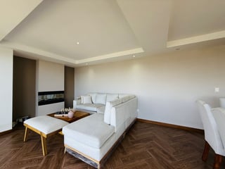 Venta de Hermoso Apartamento - Ikaria, Zona 15 - Image 8