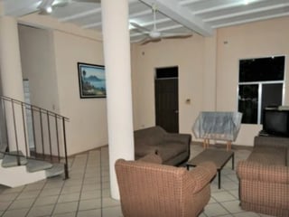 Chalet con amplio terreno en venta en Escuintla - Image 2