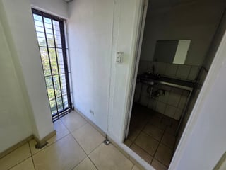 Venta de local en Centro Comercial La Pradera Zona 10 Ref-5049 - 5