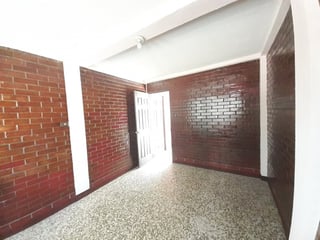 Propiedad en Venta con Apartamentos en Calzada San Juan - 3