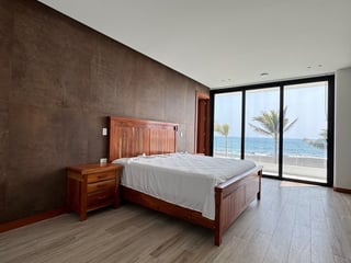 Exclusiva Mansión Frente al Mar en Venta Ideal como Residencia de Lujo u Hotel - Image 15