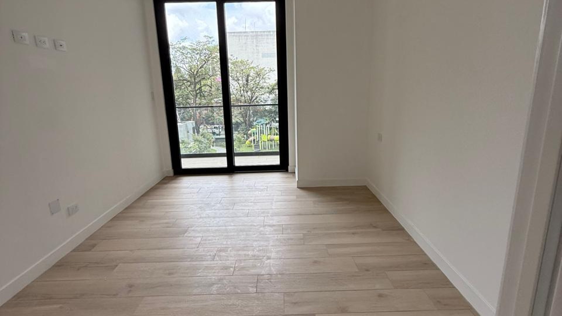 EDIFICIO FERRE DIEZ  ZONA 10 RENTA NUEVO APARTAMENTO AMUEBLADO  - Miniatura 7