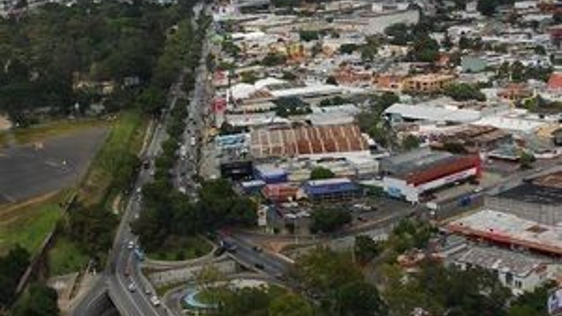 Propiedad en venta sobre el Bulevar Liberación, zona 9 - Miniatura 2