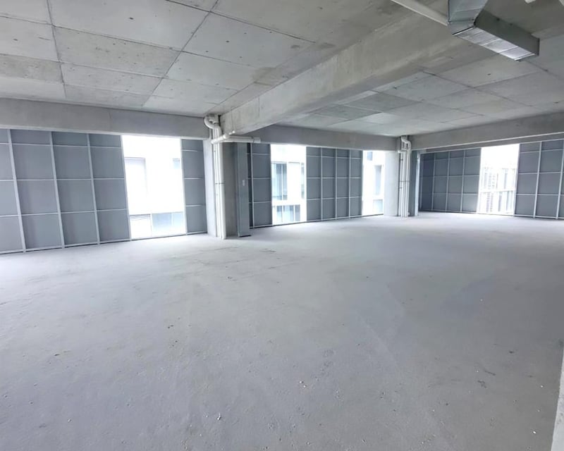 Oficina de 2 niveles en renta en edificio Avia - zona 10 Ref-5728