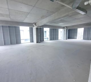 Oficina de 2 niveles en renta en edificio Avia - zona 10 Ref-5728