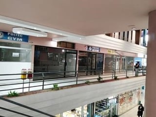 Vendo amplio local en zona 12 Centro Comercial El Gran Portal - 3
