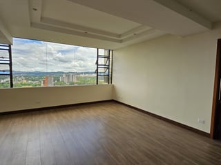 En Venta Apartamento en Zona 10 cercano a Oackland Z 10 - 2