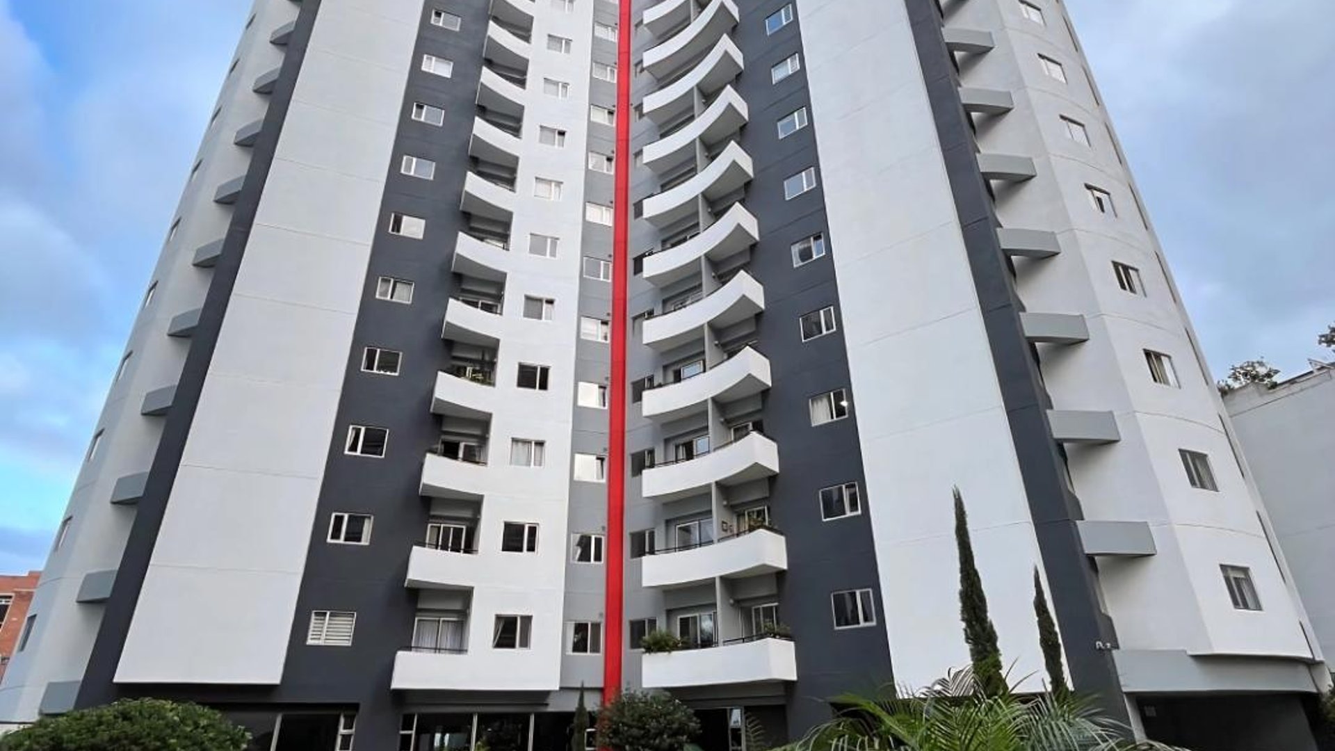 RENTA APARTAMENTO ATTICA I  ZONA 14 - Image 1