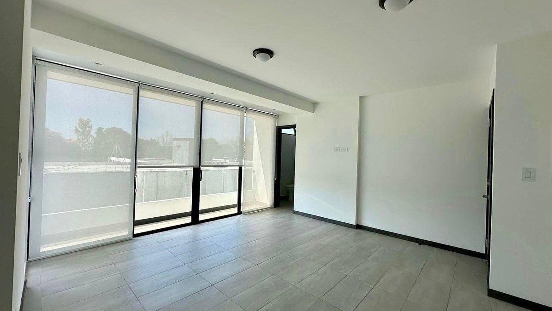 Apartamento en Venta – Edificio Morea, Zona 15 VHII - Image 1