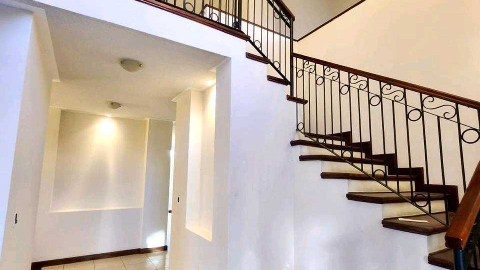 CASA VENTA/ALQUILER ???? Residencial Villas de Jacarandas de Cayalá Z.16 - Miniatura 4