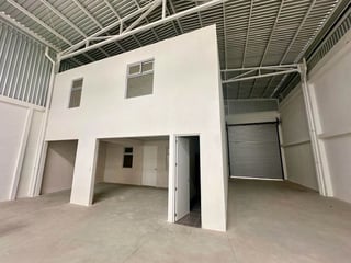 ALQUILO AMPLIA OFIBODEGA EN EXCELENTE UBICACIÓN EN CARR. A EL SALVADOR - Image 4