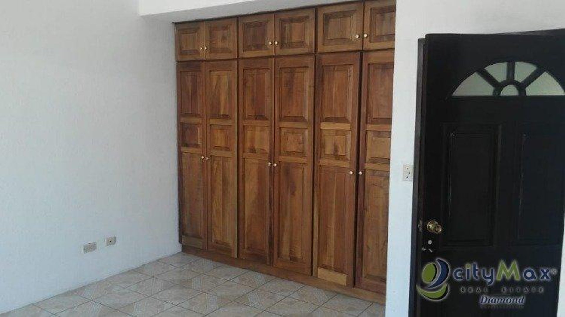 Venta de Casa Grande en Condominio  Terravista - Miniatura 3