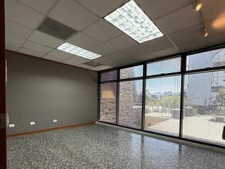 Oficina tabicada en renta en edificio exclusivo de zona 10 Ref-5815 - 4