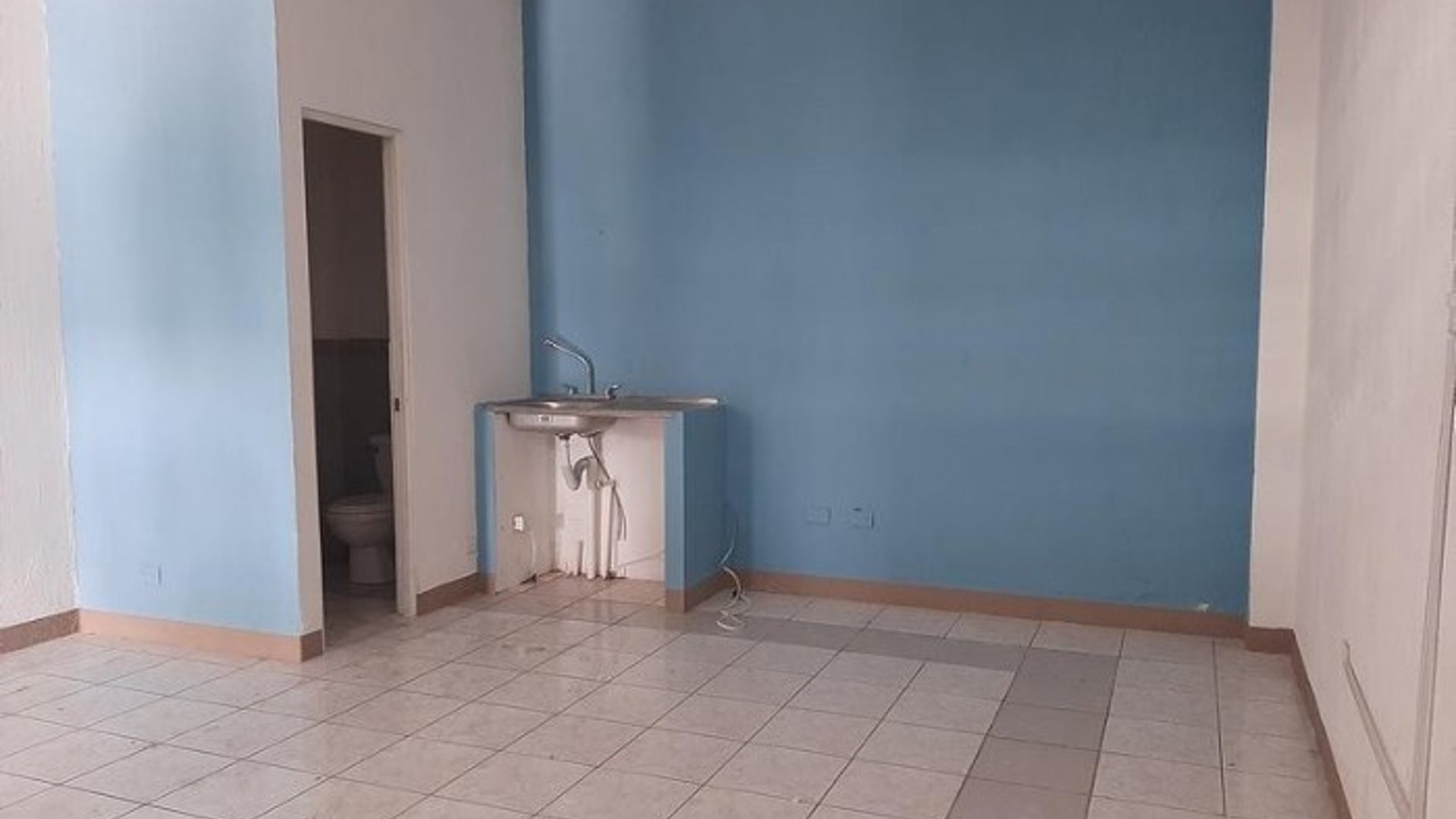 Local en Renta San Cristóbal. Ideal para clínica dental