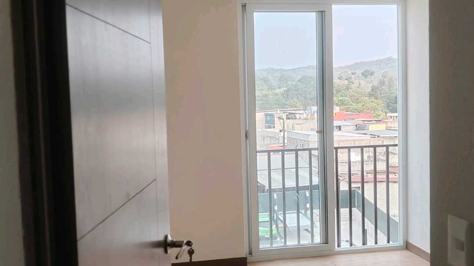Alquilo Lindo Apartamento Sábana Arriba, z17 Edificio Unnido - Miniatura 3