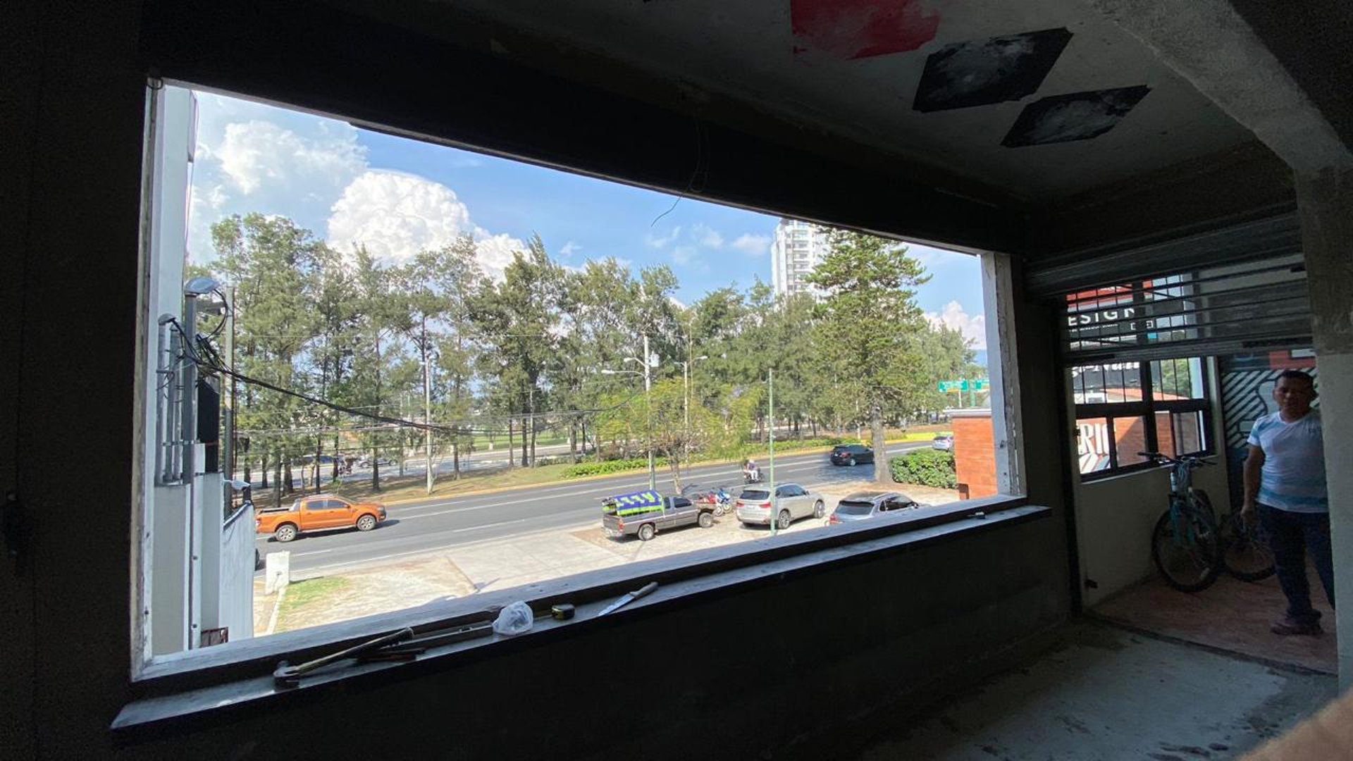 Local en alquiler, sobre Boulevar Vista Hermosa zona 15. - Miniatura 8