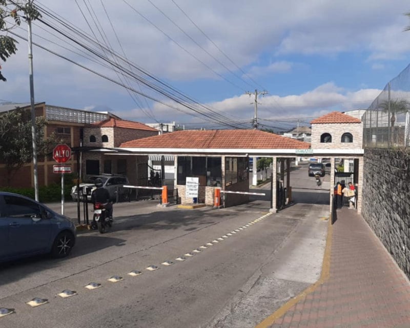 Casa en Renta en Rivera del Río, San Miguel Petapa
