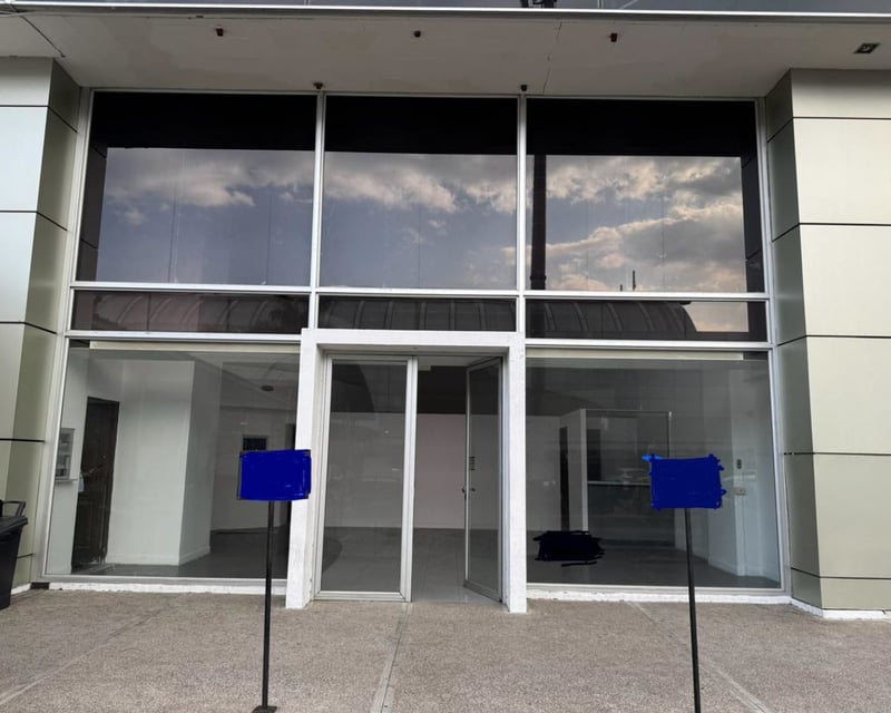 Local Comercial en Renta en Calzada Roosevelt zona 7