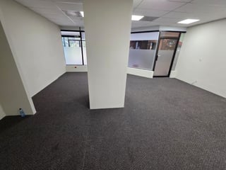 Local en renta en primer nivel en Edificio Corporativo de Z14 Ref-5432 - 5