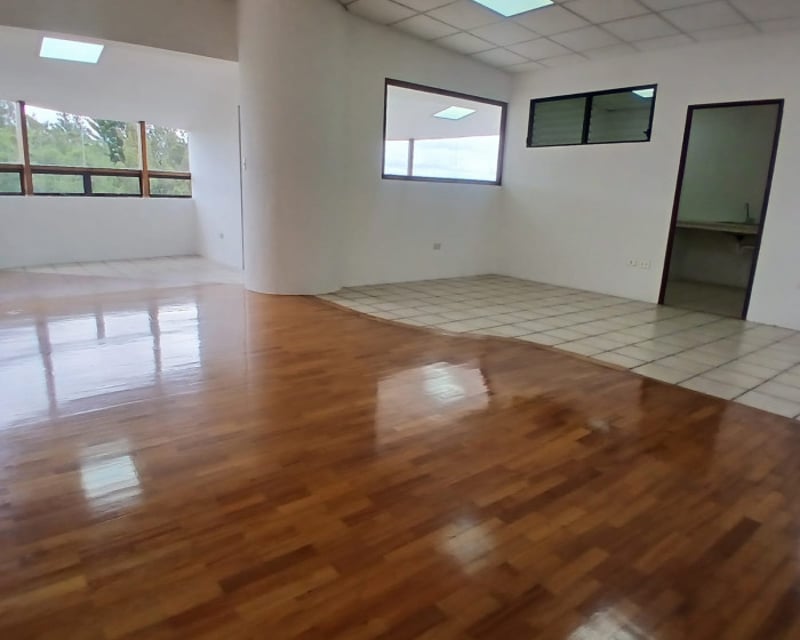 Alquiler de Oficina en zona 13, Avenida Hincapié