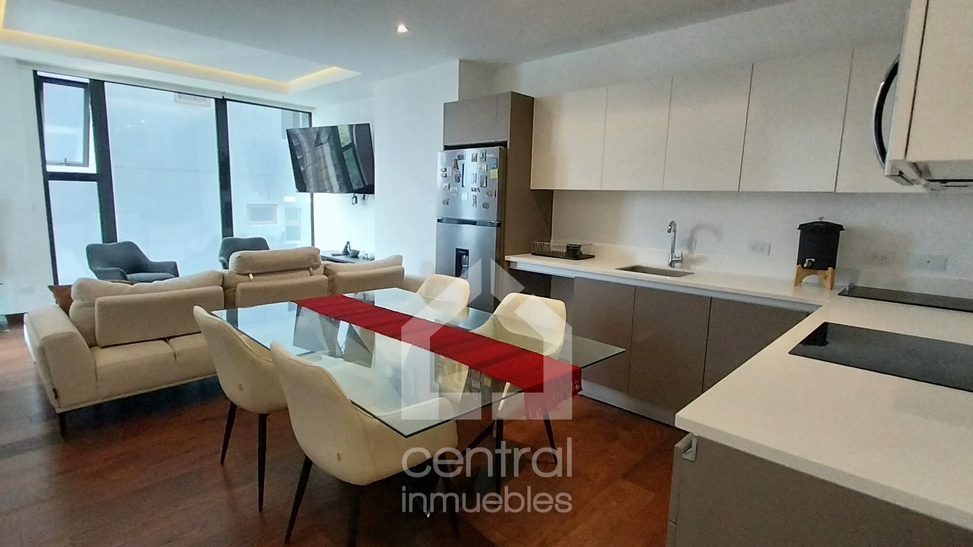 Exclusivo apartamento amueblado en renta en zona 10 - Miniatura 3