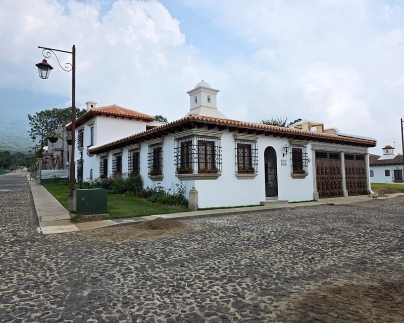 Casa de esquina en venta - Perla en Antigua Guatemala Ref-4812
