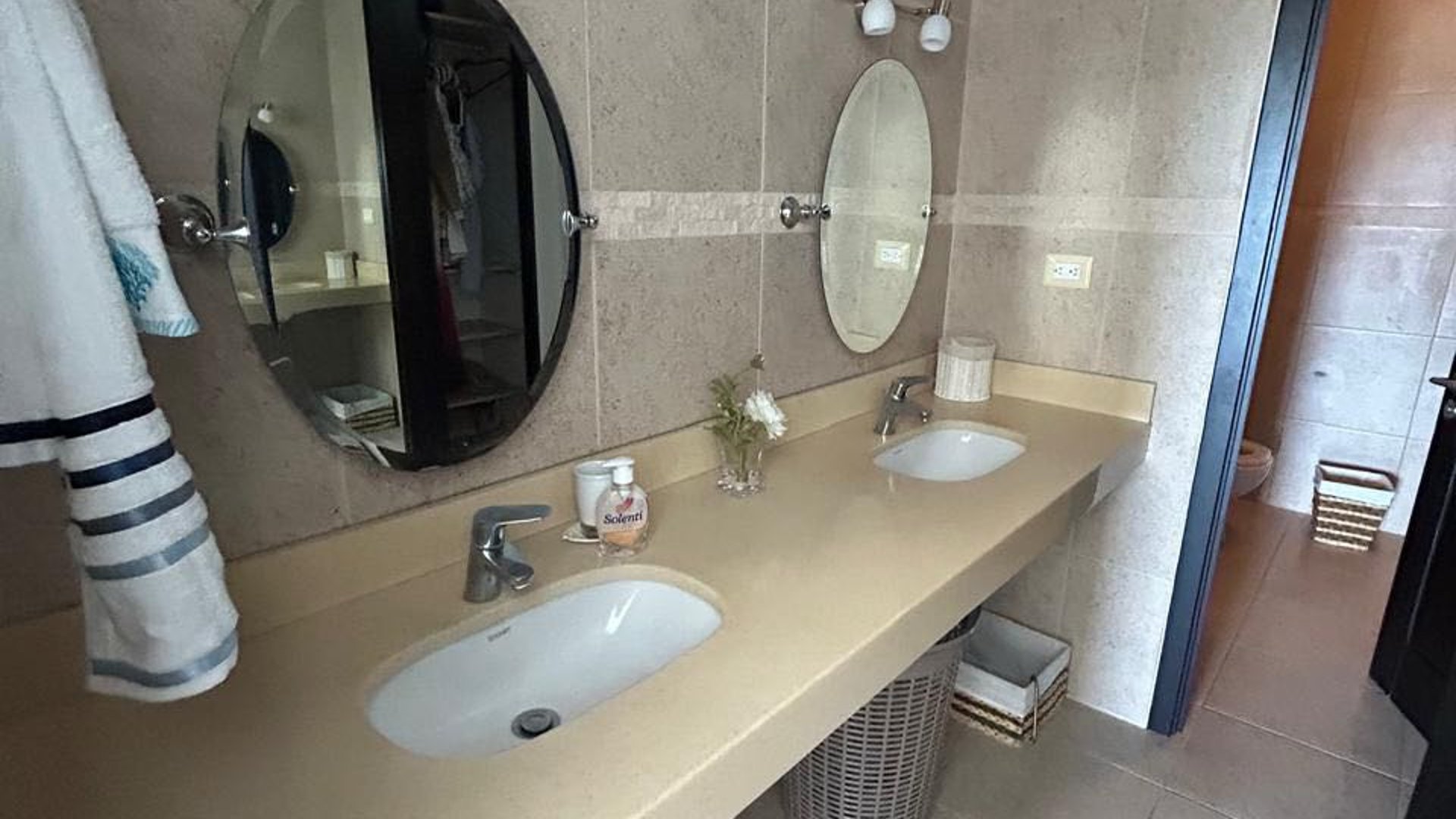 Vendo lindo apartamento amueblado vista al océano en Marina del Sur - Miniatura 5