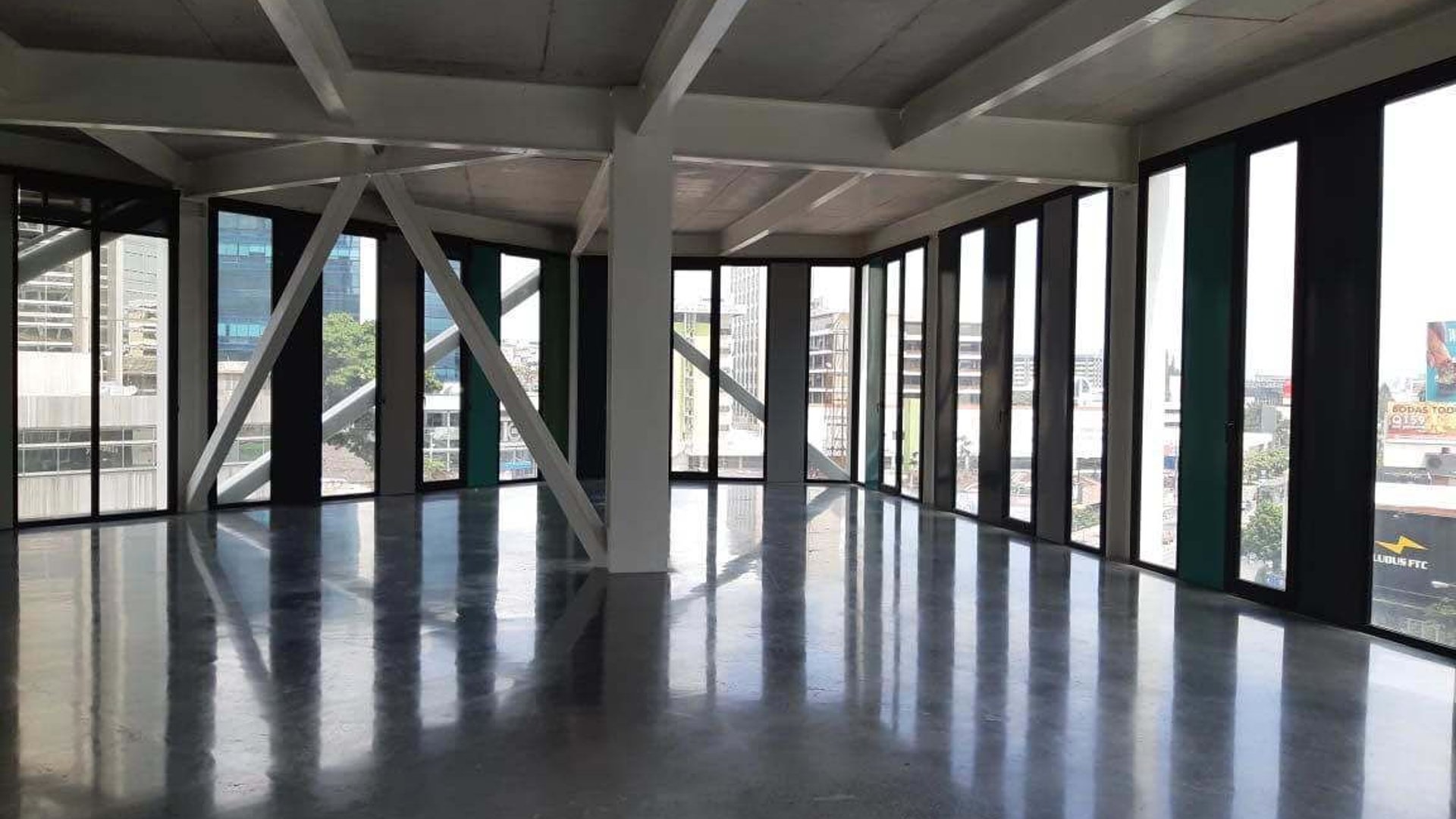 Vendo Oficina de 120mt2 en zona 4. $236,088 - Miniatura 2