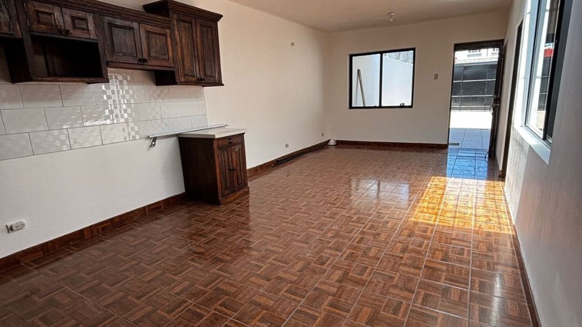 CASA EN RENTA EN ZONA 16 HACIENDA REAL  - Miniatura 3