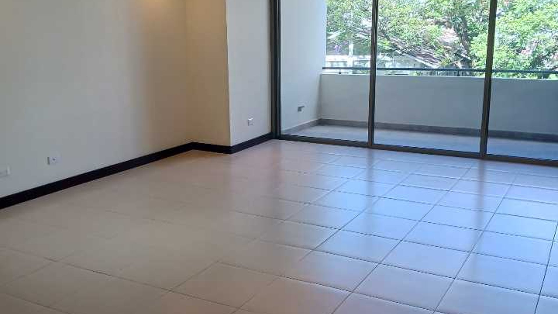 Alquiler Apartamento ubicado Edificio Cobella (sin muebles)