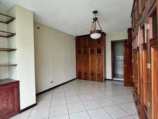 CASA EN ALQUILER – ZONA 13 - 3