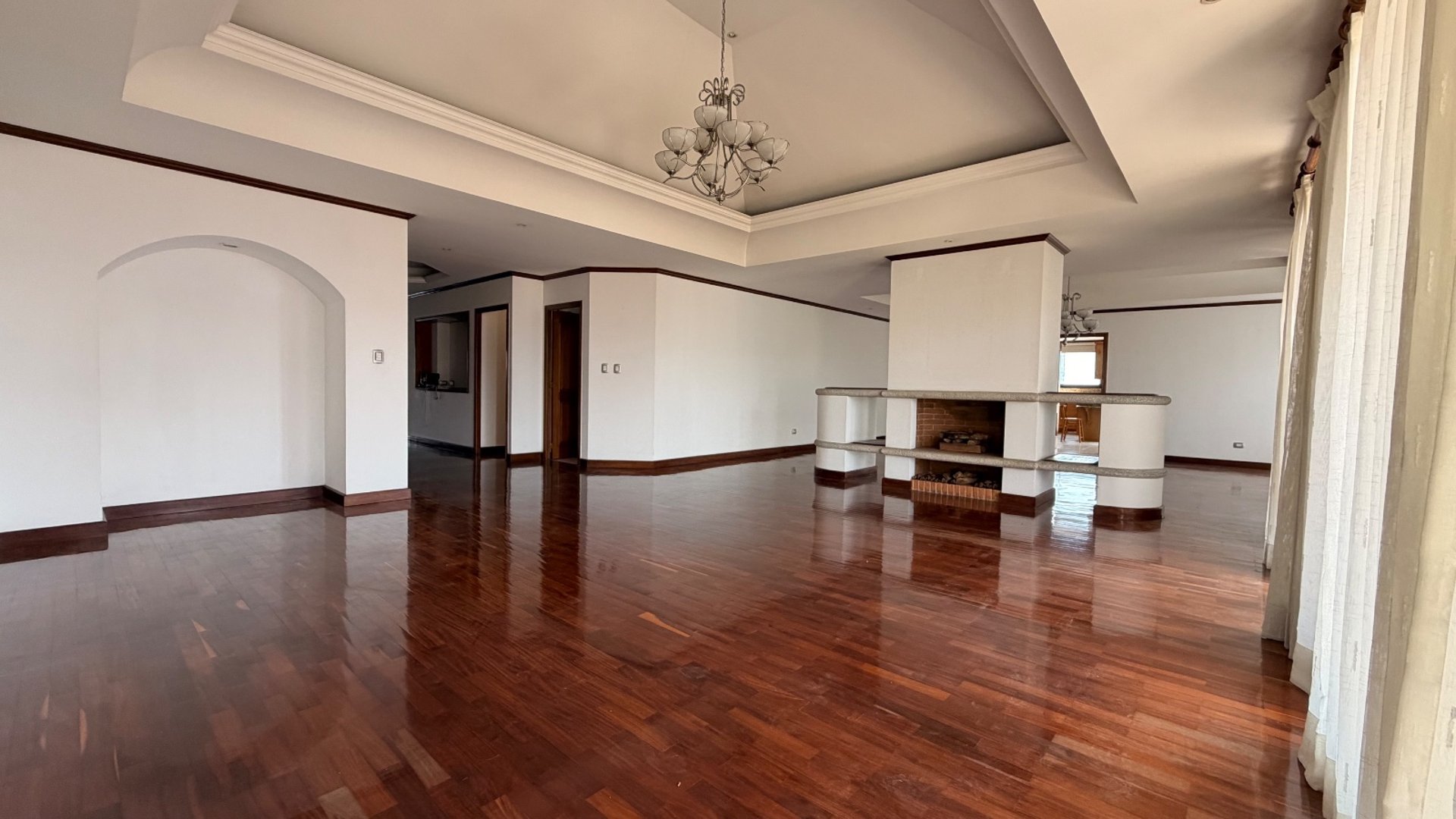 Apartamento en Venta / Alquiler Edificio Torre Castelar, zona 10 PH