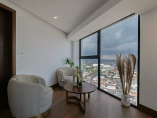 Penthouse de 2 habs. + estudio y terraza en alquiler, Quo z. 4 - 5
