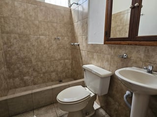 CASA PARA OFICINAS EN RENTA ZONA 14, CERCA DE LA CAÑADA - 5