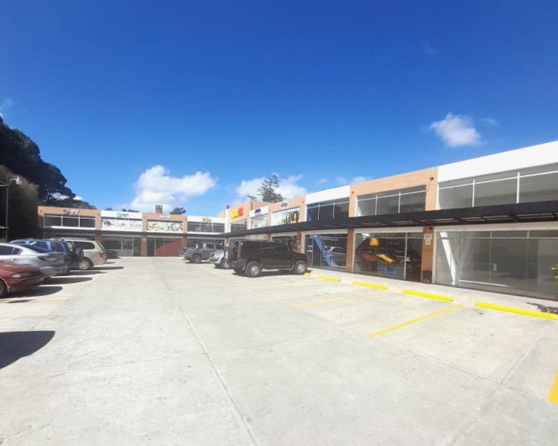 Local Comercial en Renta fuera de Exclusivo Condominio