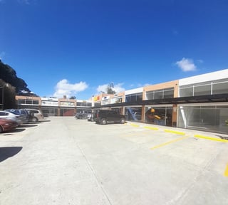 Local Comercial en Renta fuera de Exclusivo Condominio