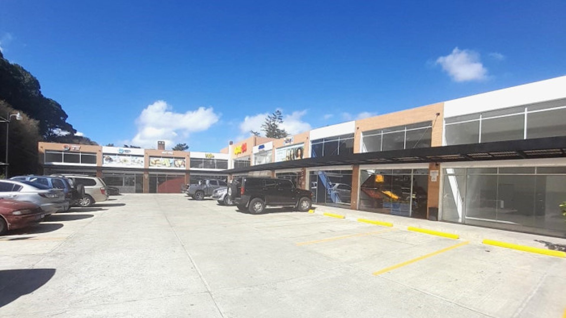Local Comercial en Renta fuera de Exclusivo Condominio
