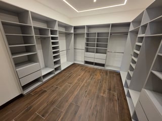 Venta de Penthouse de 4 habitaciones en zona 10 Ref-5053 - Image 19