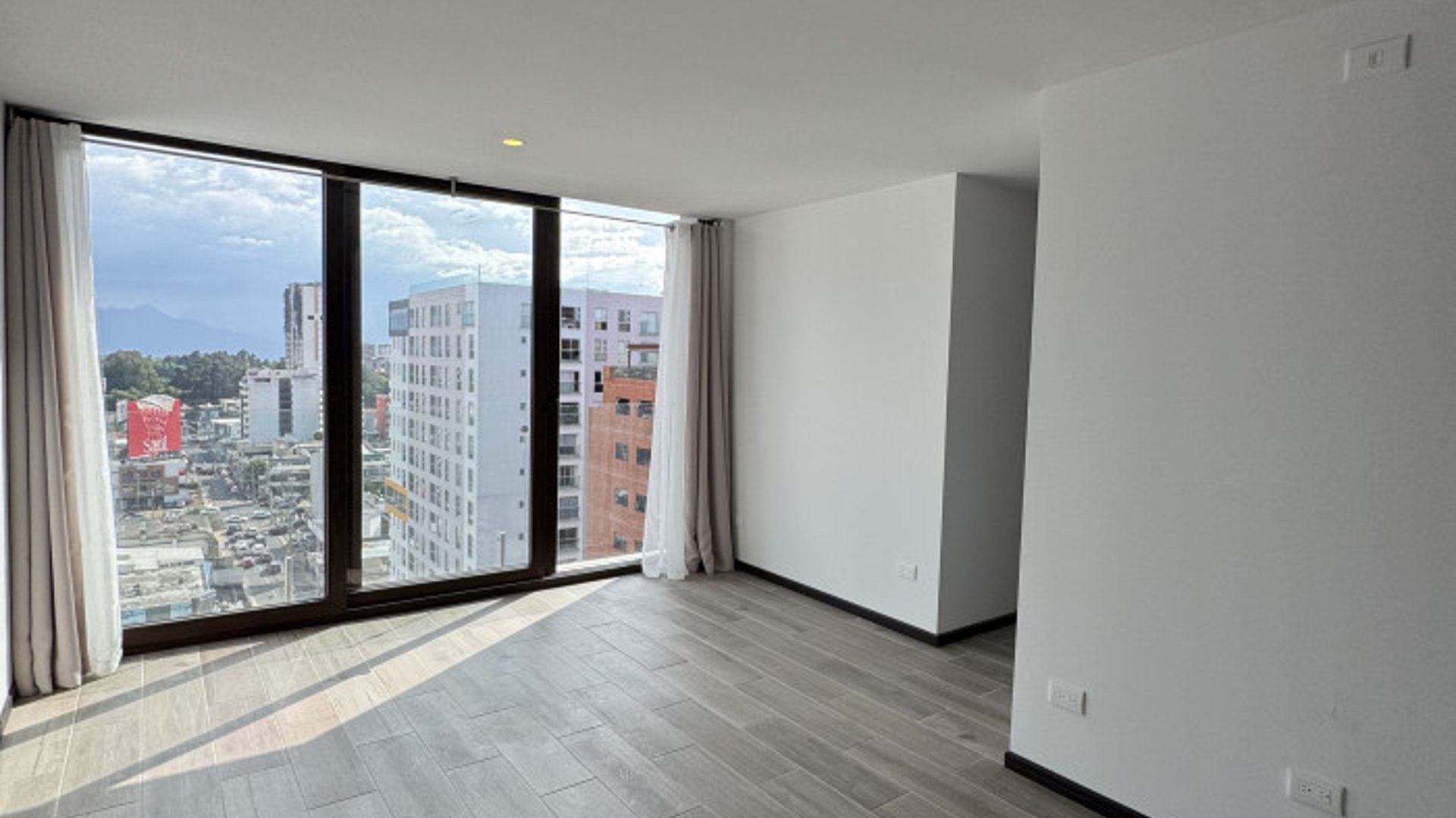 Apartamento en Renta zona 10 Equipado